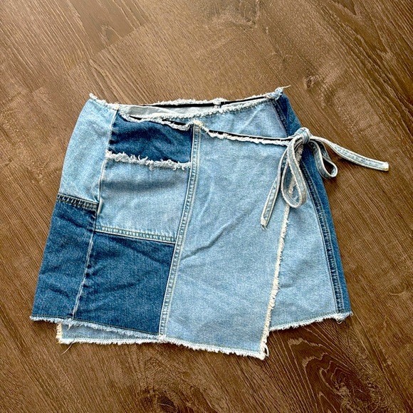 BDG Urban Outfitters Patchwork Denim Wrap Skirt Size Small - Picture 4 of 8